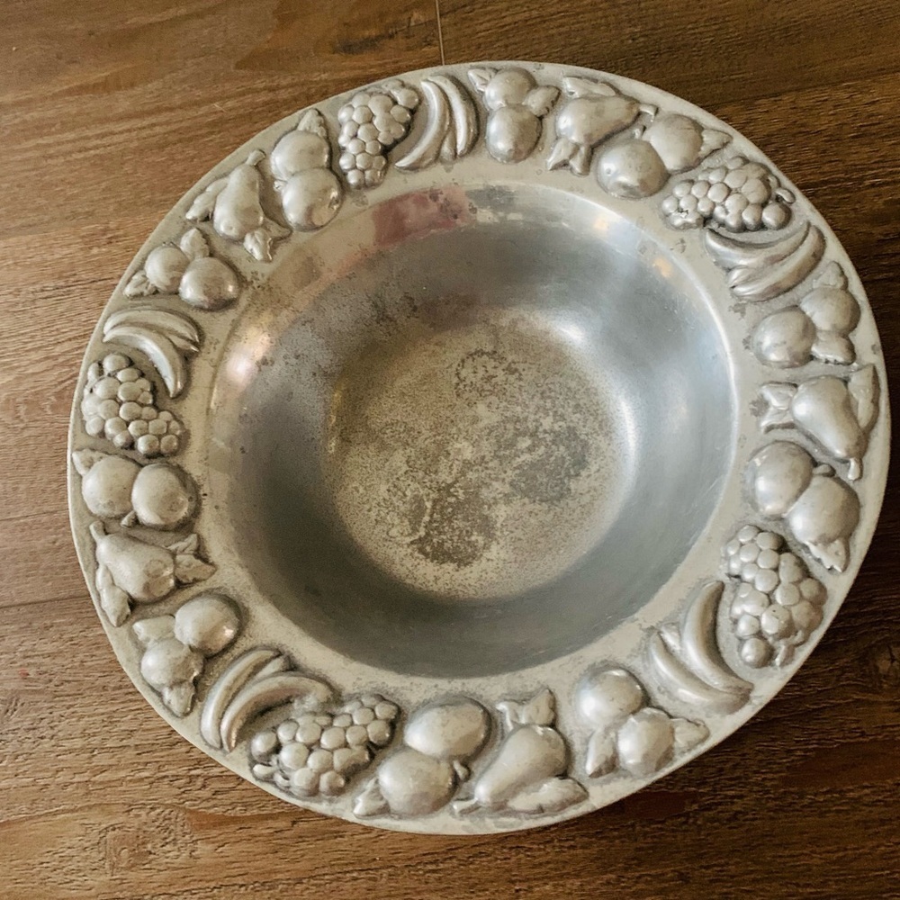 Vintage large aluminum bowl - Picture 8 of 9